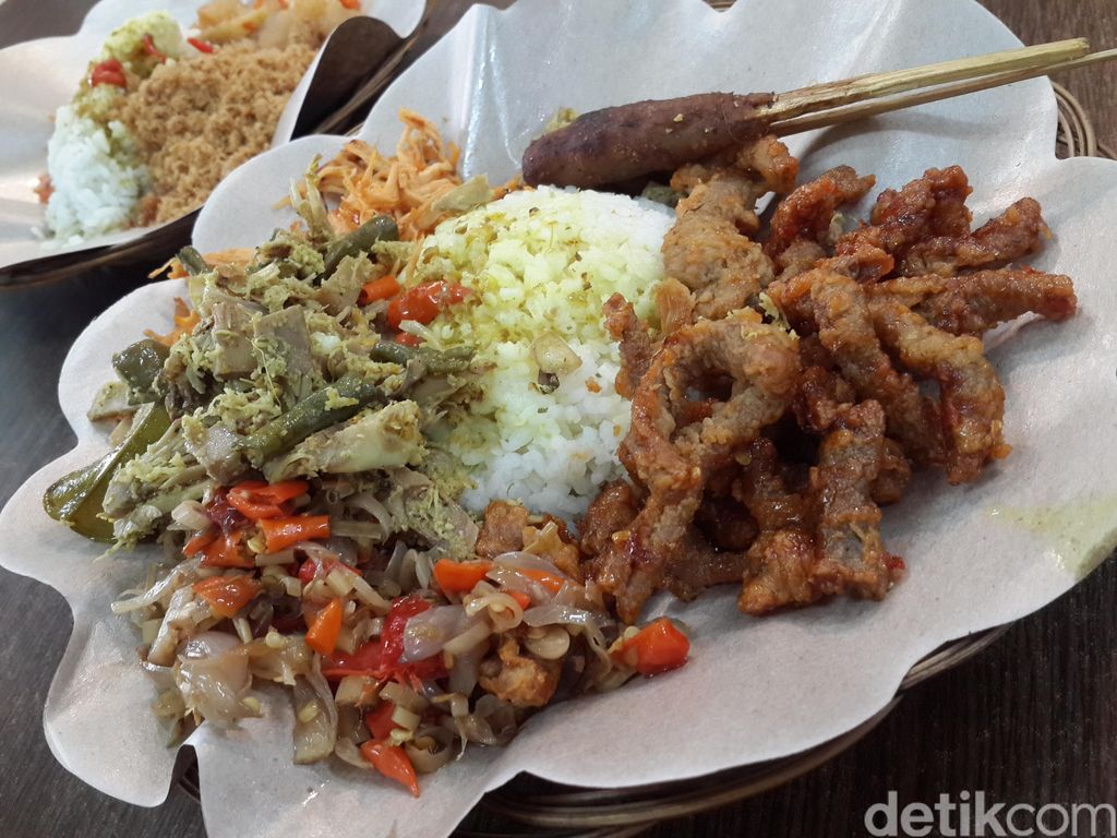 Nasi Pedas & Bebek Crispy Dewata: Huah! Nikmatnya Nasi Campur dan Bebek Renyah Khas Bali