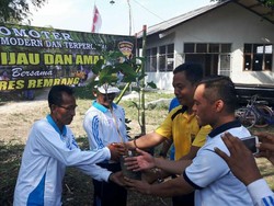 Giatkan Program Penghijauan, Polisi Rembang Rutin Tanam Ratusan Pohon