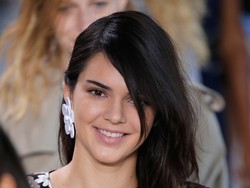 Si Cantik Kendall Jenner Ternyata Sering Tindihan