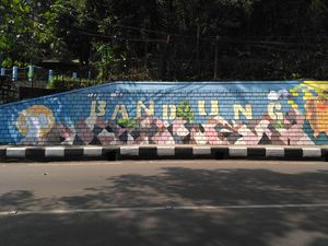 Selesai Dilukis, Tembok Babakan Siliwangi Bandung Kini Memiliki Cerita Baru