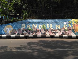 Selesai Dilukis, Tembok Babakan Siliwangi Bandung Kini Memiliki Cerita Baru