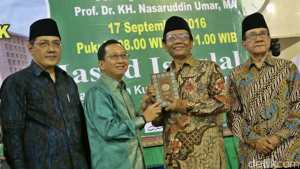 Sinarmas Wakafkan 10.000 Alquran ke KAHMI