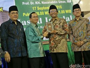 Sinarmas Wakafkan 10.000 Alquran ke KAHMI