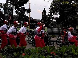 Kirab Api PON Bertolak ke Stadion GBLA untuk Upacara Pembukaan PON Kirab Api PON Bertolak ke Stadion GBLA untuk Upacara Pembukaan PON