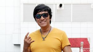 Ikang Fawzi Konsisten dengan Tampilan Rocker-nya