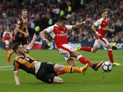 Arsenal Kalahkan 10 Pemain Hull 4-1