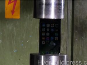 Saat iPhone 7 Berhadapan dengan Mesin Penekan Hidrolik