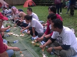 Botram, Pesta Makan di Atas Daun Pisang Ala Piknik Goes To Citarum