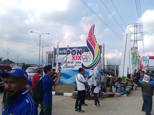 Pembukaan PON Jabar: Stadion GBLA Ramai Penonton, Atlet, dan Pedagang Pembukaan PON Jabar: Stadion GBLA Ramai Penonton, Atlet, dan Pedagang