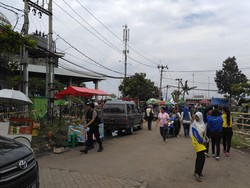 Warga Berdatangan ke Stadion GBLA Jelang Pembukaan PON