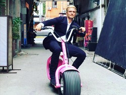 Orlando Bloom Pamer Tampilan Baru dengan Rambut Pirang