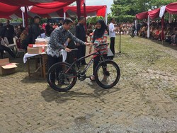 Hafal Pancasila, Anak SD di Bandung Ini Diberi Sepeda oleh Jokowi