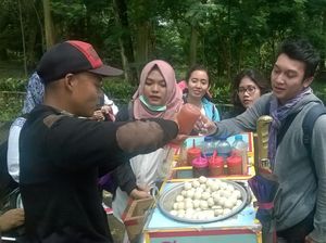 Tiba di Situ Cisanti yang Sejuk dan Rejeki Tukang Cilok