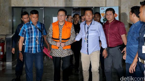 Irman Gusman Pakai Rompi Tahanan