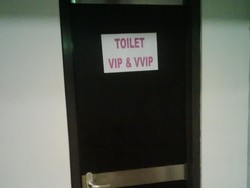 Tamu Undangan Pembukaan PON Keluhkan Toilet VIP dan VVIP yang Kotor