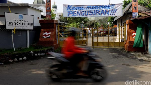 Warga Eks Yon Angkub Cililitan Tolak Pengosongan Rumah