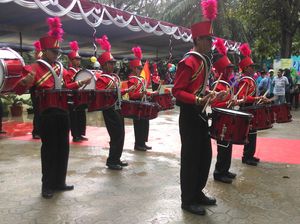 Deklarasi Kota Layak Anak, Menteri Yohana Disuguhi Aksi Keren Drum Band SLB