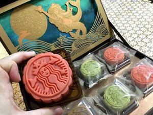 Starbucks Hadirkan Mooncake Spesial dengan Aneka Rasa dan Warna