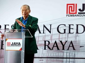 Hartanya Triliunan, tapi Sepatunya Cuma Satu Hartanya Triliunan, tapi Sepatunya Cuma Satu