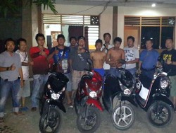 Polisi Ringkus 2 Orang Begal Motor Bersenpi di Karawang