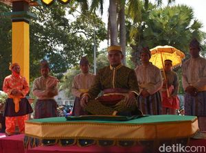 Berkenalan dengan Yandi, Putra Mahkota Kesultanan Bima yang Masih Mahasiswa