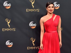 Priyanka Chopra dan 6 Selebriti Berbusana Terbaik di Emmy Awards 2016