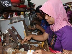 Pemerintah Didesak Menolak Batasan Produksi Rokok Pemerintah Didesak Menolak Batasan Produksi Rokok