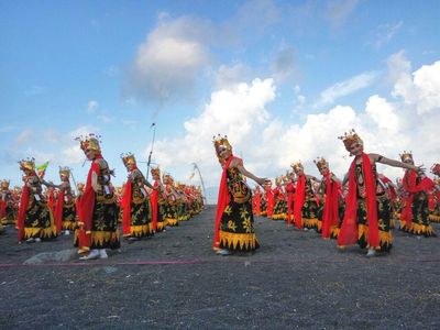 Potret Cantik Gemulai 1.000 Penari Gandrung di Banyuwangi