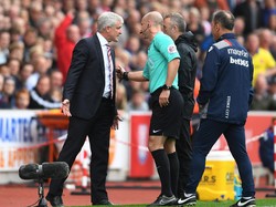 Marah-marah ke Wasit, Mark Hughes Didenda Rp 137 Juta