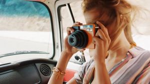 Leica Sofort, Kamera Instan yang Mirip Instax
