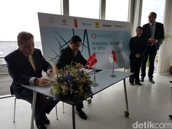 Menteri Rini Saksikan Penandatanganan Perjanjian Suplai Listrik untuk PLN