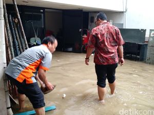 Kantor Ahok Tergenang Banjir Hingga Sebetis
