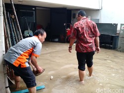 Kantor Ahok Tergenang Banjir Hingga Sebetis