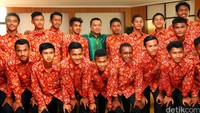 Menpora Imam Nahrawi foto bersama timnas U-15.