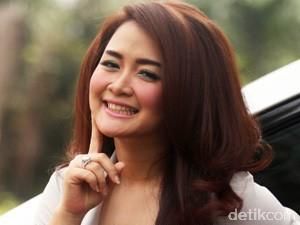 Sempat Drop karena Program Stripping, Vega Darwanti Kurangi Kerjaan Sempat Drop karena Program Stripping, Vega Darwanti Kurangi Kerjaan