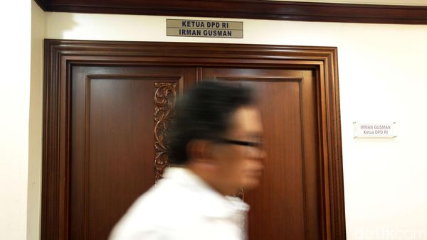 Ruang Kerja Irman Gusman Tertutup Rapat
