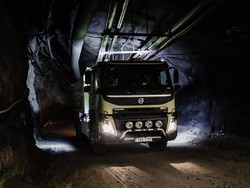 Truk Otonom Volvo Jalan Sendiri di Terowongan Tambang