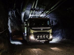 Truk Otonom Volvo Jalan Sendiri di Terowongan Tambang Truk Otonom Volvo Jalan Sendiri di Terowongan Tambang