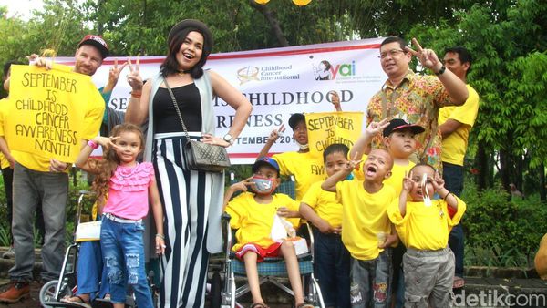 Aksi Sosial Melaney Ricardo Untuk Anak-anak Penderita Kanker