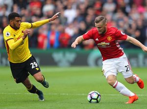 Mourinho Kritik Luke Shaw, Puji Ashley Young
