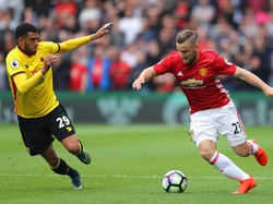 Mourinho Kritik Luke Shaw, Puji Ashley Young