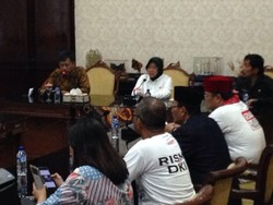 Tak Cuma ke Rumah Dinas, KARISMA juga Datangi Balkot Surabaya Jemput Risma