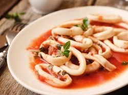 Enaknya Siang Ini Makan Cumi Saus Padang di Tempat Ini