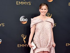 7 Penampilan Terburuk Selebriti di Emmy Awards 2016