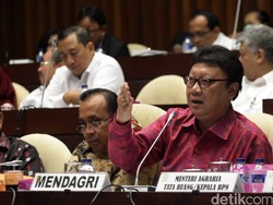 Mendagri Berhentikan Petugas Disdukcapil yang Terlibat Pungli