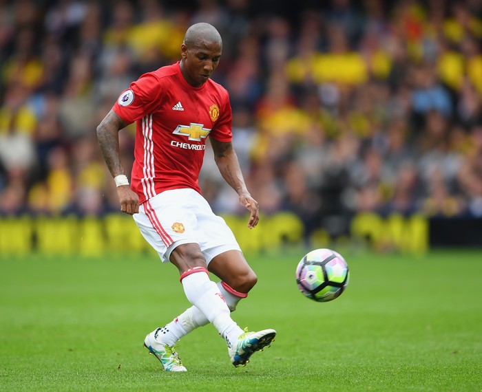 Ashley Young Jawab Spekulasi tentang Masa Depannya