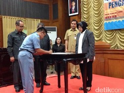 Risma Minta PNS di Surabaya Tidak Selingkuh dan Cerai