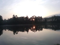 Potret Serunya Traveling ke Danau Cisanti