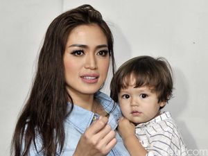 Cowok Jadi Nomor Dua, Fokus Jessica Iskandar Hanya untuk Anak