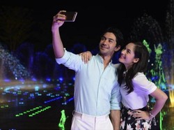 Simak Pengalaman Reza Rahadian Saat Selfie dengan Penggemar